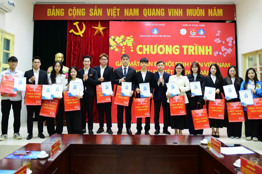 Cùng sinh viên đón Tết vui tươi, ấm áp nghĩa tình Cùng sinh viên đón Tết vui tươi, ấm áp nghĩa tình