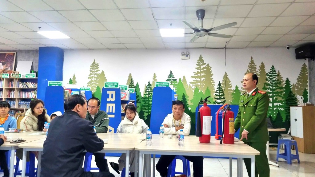 Hướng dẫn người dân kỹ năng sử dụng phương tiện chữa cháy, cứu nạn, cứu hộ Hướng dẫn người dân kỹ năng sử dụng phương tiện chữa cháy, cứu nạn, cứu hộ