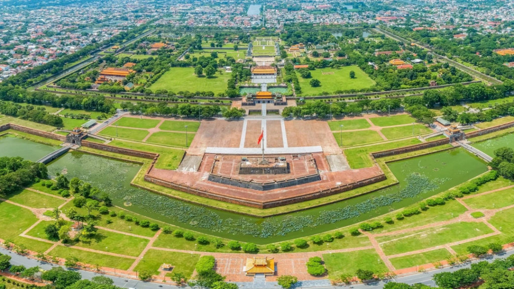 Huế đang có động lực tăng trưởng kinh tế - du lịch từ các dự án hạ tầng đột phá. Ảnh: baochinhphu.vn Huế đang có động lực tăng trưởng kinh tế - du lịch từ các dự án hạ tầng đột phá. Ảnh: baochinhphu.vn