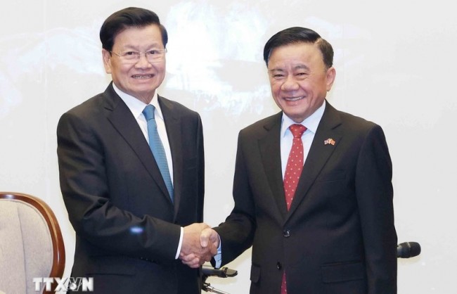 Thường trực Ban Bí thư chủ trì tiễn Tổng Bí thư, Chủ tịch nước Lào và Phu nhân