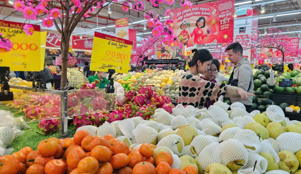 Siêu thị tung khuyến mại, giảm giá sâu kích cầu mua sắm dịp Tết Siêu thị tung khuyến mại, giảm giá sâu kích cầu mua sắm dịp Tết