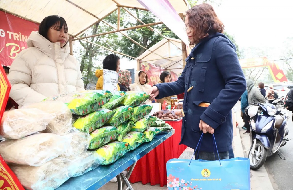 Công đoàn Thủ đô mang Tết ấm đến người lao động