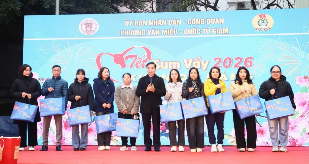Công đoàn Thủ đô mang Tết ấm đến người lao động