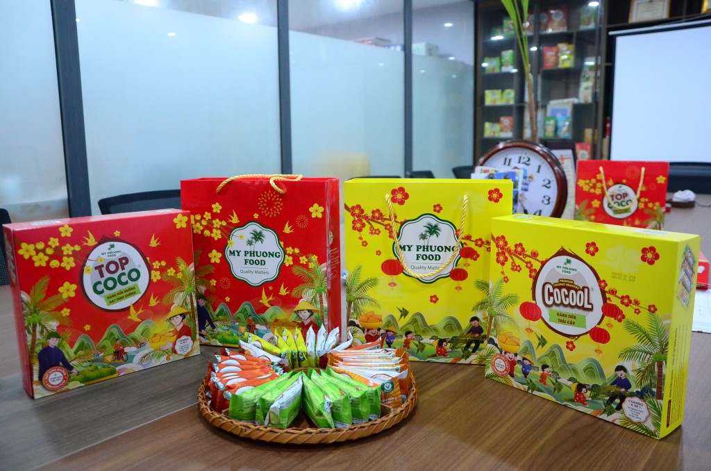 Sản phẩm OCOP bánh dừa nướng Mỹ Phương Food “khoác áo mới” phục vụ thị trường Tết Nguyên đán Bính Ngọ (Ảnh Út Vũ)
