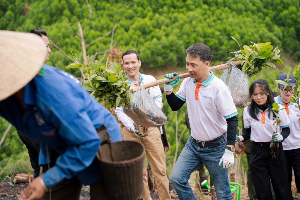 100.000 cây xanh được trao tặng thông qua chương trình Tết An Bình 2026