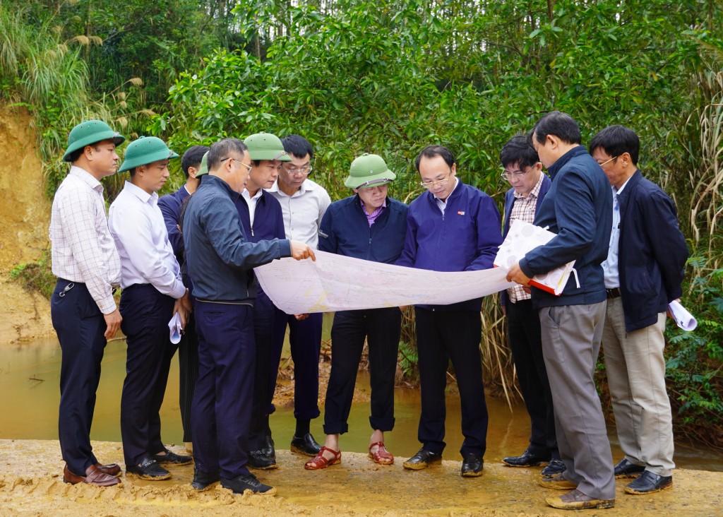 Phó Chủ tịch UBND tỉnh Quảng Trị Lê Văn Bảo cùng đoàn công tác tổ chức kiểm tra dự án Cụm công trình Khe Mước - Bến Than