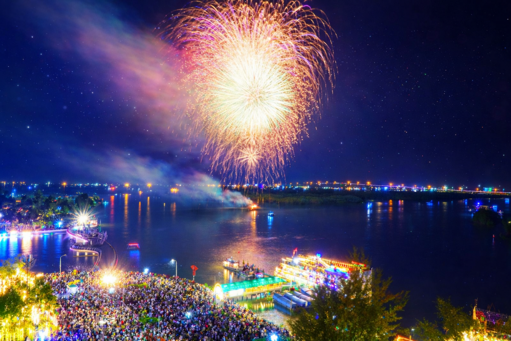 TP Cần Thơ dự kiến bắn pháo hoa đón giao thừa Tết Bính Ngọ 2026 tại các điểm ven sông Hậu. TP Cần Thơ dự kiến bắn pháo hoa đón giao thừa Tết Bính Ngọ 2026 tại các điểm ven sông Hậu.