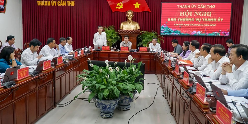 Ông Trương Cảnh Tuyên, Phó Bí thư Thành ủy, Chủ tịch UBND TP Cần Thơ, phát biểu tại hội nghị. Ảnh: ANH DŨNG Ông Trương Cảnh Tuyên, Phó Bí thư Thành ủy, Chủ tịch UBND TP Cần Thơ, phát biểu tại hội nghị. Ảnh: ANH DŨNG