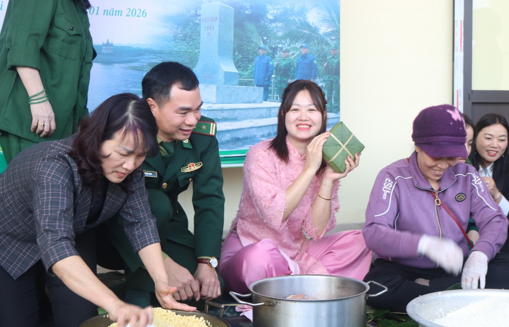 “Xuân Biên phòng ấm lòng dân bản” tại phường Móng Cái 1 “Xuân Biên phòng ấm lòng dân bản” tại phường Móng Cái 1