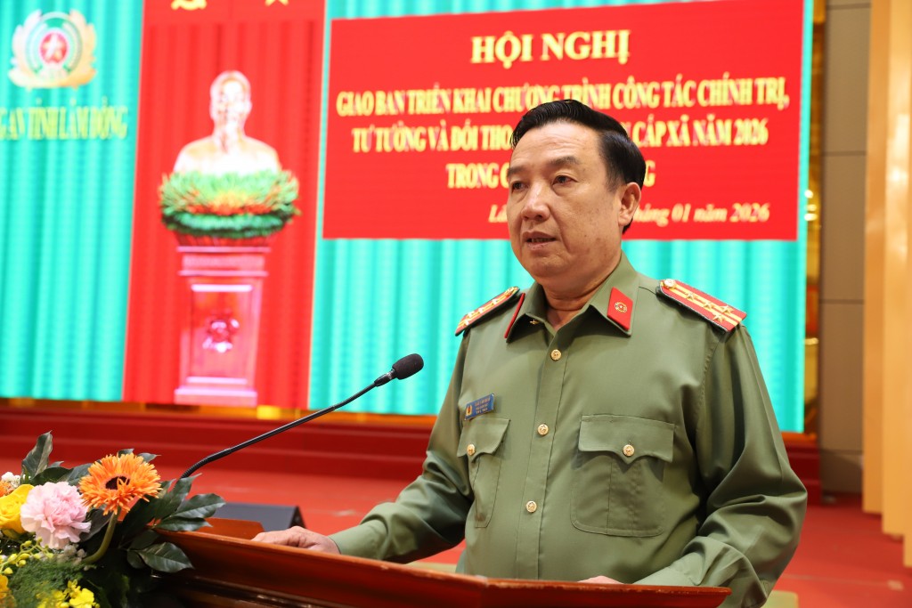 Đại tá Trần Văn Mười, Tỉnh ủy viên, Phó Bí thư Đảng ủy, Phó Giám đốc Công an tỉnh Lâm Đồng phát biểu tại hội nghị