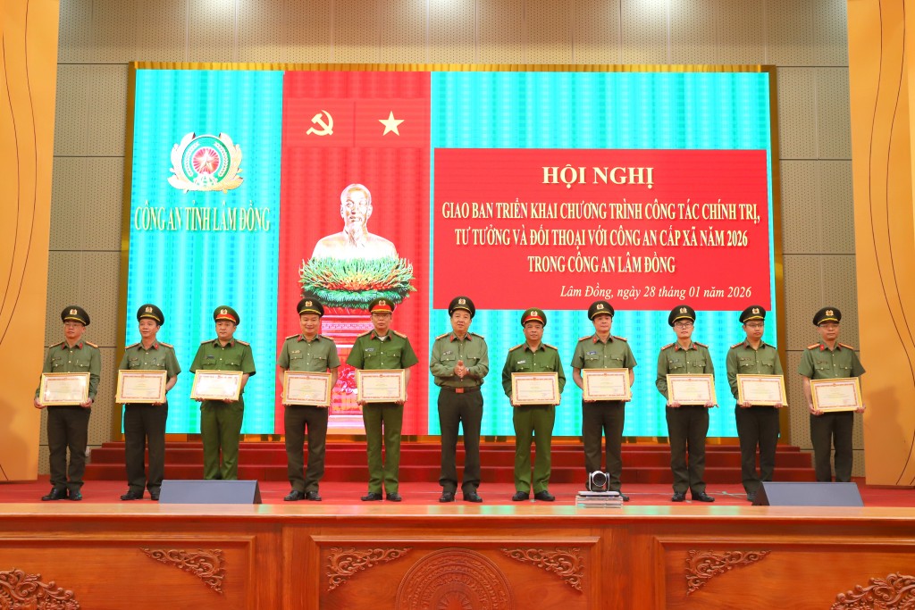 Các tập thể, cá nhân nhận Bằng khen của Bộ trưởng Bộ Công an