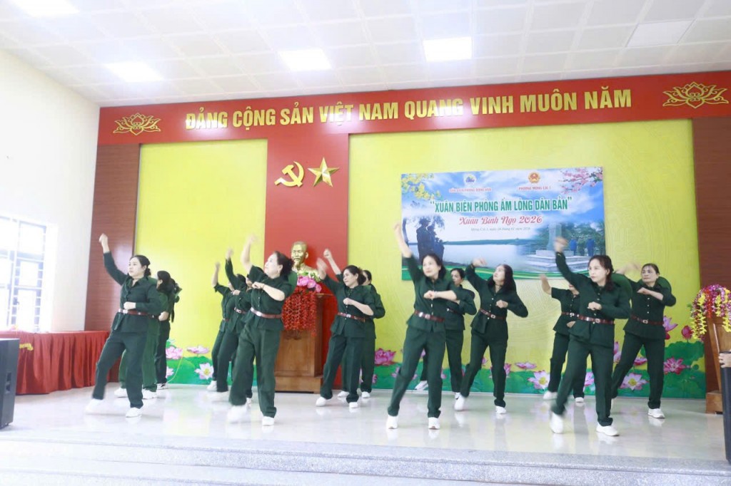 “Xuân Biên phòng ấm lòng dân bản” tại phường Móng Cái 1 “Xuân Biên phòng ấm lòng dân bản” tại phường Móng Cái 1