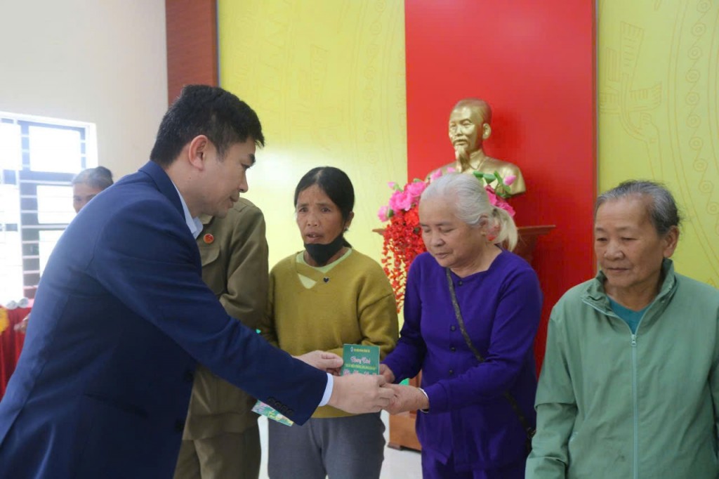 “Xuân Biên phòng ấm lòng dân bản” tại phường Móng Cái 1 “Xuân Biên phòng ấm lòng dân bản” tại phường Móng Cái 1