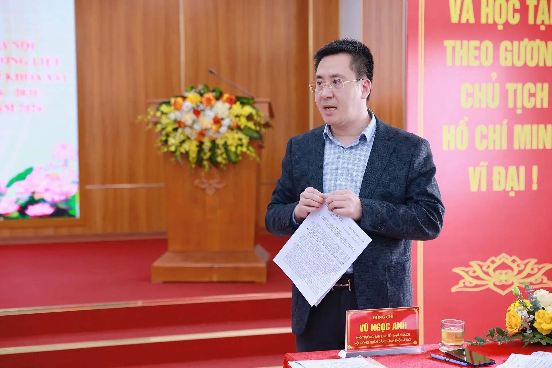 Phó trưởng Ban Kinh tế - Ngân sách (HĐND TP Hà Nội) Vũ Ngọc Anh phát biểu tại buổi làm việc