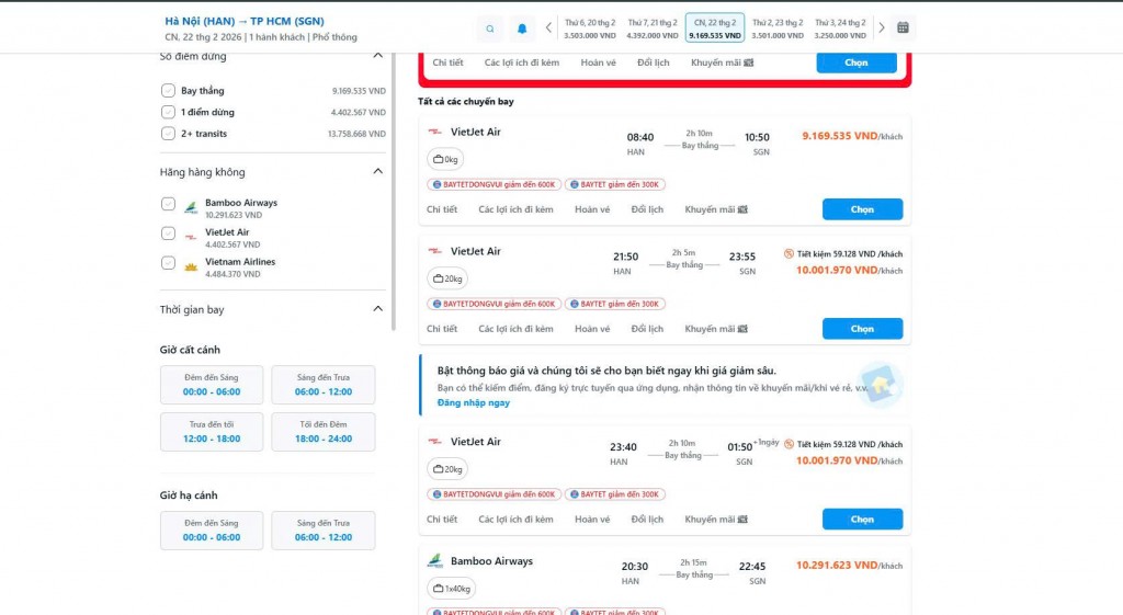 Giá vé máy bay được niêm yết trên Traveloka cho thấy mức tăng rõ rệt vào các ngày cao điểm giáp Tết, trở thành áp lực tài chính lớn với người lao động xa quê.