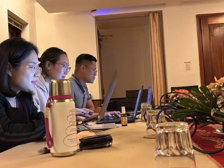 Nhiều lao động trẻ buộc phải bay sát Tết vì công việc bận rộn, chấp nhận chi số tiền vé máy bay gần bằng cả tháng lương để kịp về quê sum họp