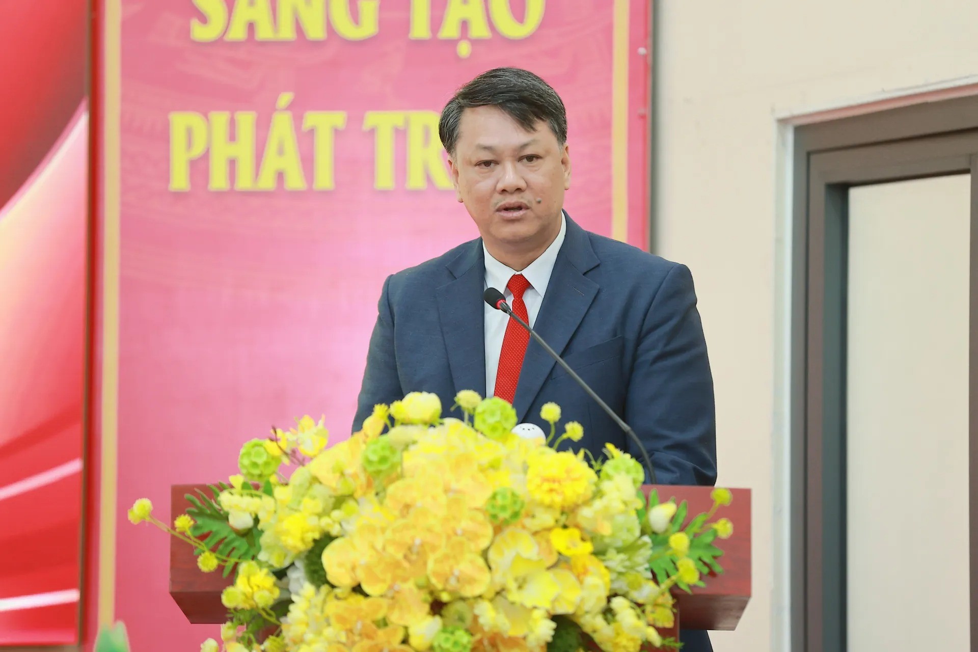 Bí thư Đảng ủy, Chủ tịch HĐND phường Phương Liệt Nguyễn Minh Tiến phát biểu tại buổi lễ