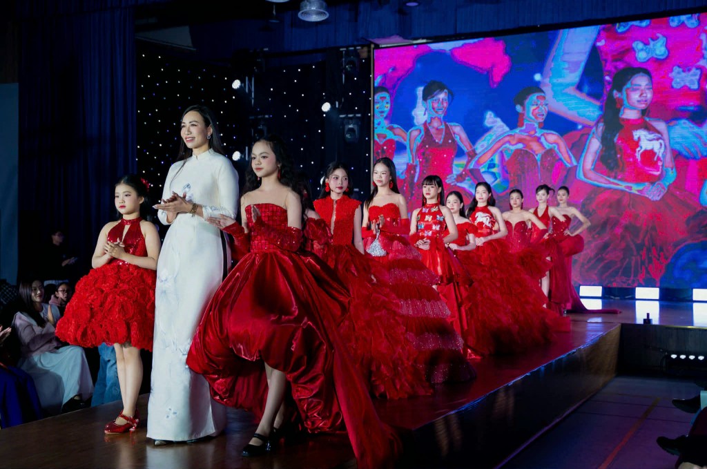 Nữ đạo diễn Hoàng Trúc là người đứng sau thành công của nhiều chương trình nổi tiếng Nữ đạo diễn Hoàng Trúc là người đứng sau thành công của nhiều chương trình nổi tiếng