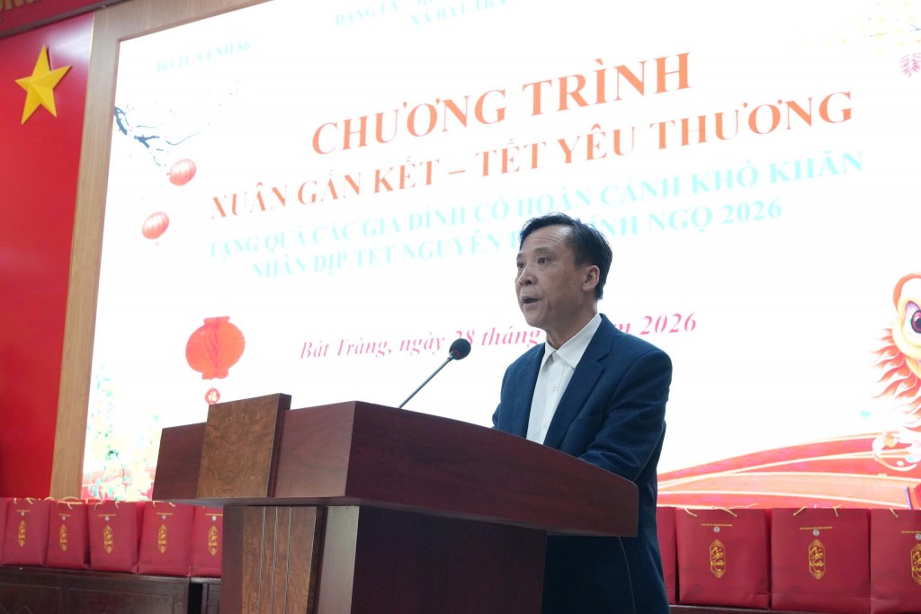 Bát Tràng: Trao 131 suất quà Tết tặng các gia đình có hoàn cảnh khó khăn