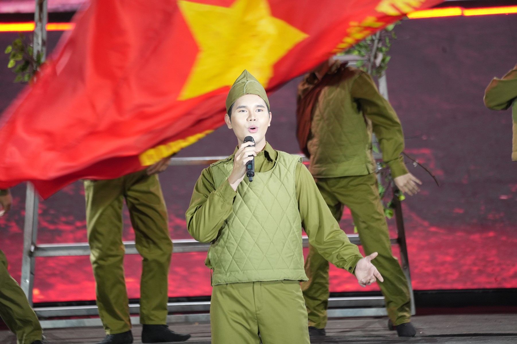 Cảm xúc lắng đọng tại cầu truyền hình 