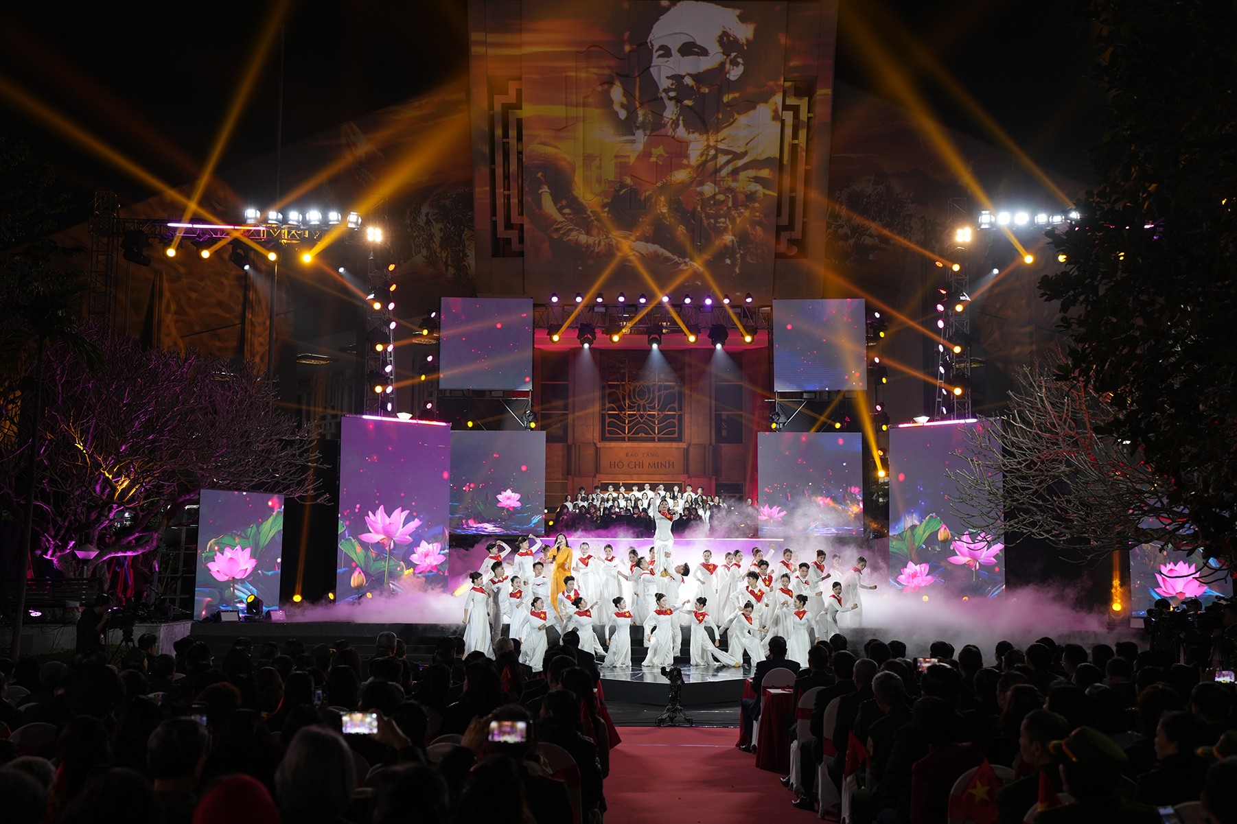 Cảm xúc lắng đọng tại cầu truyền hình Hai tay xây dựng một sơn Cảm xúc lắng đọng tại cầu truyền hình Hai tay xây dựng một sơn