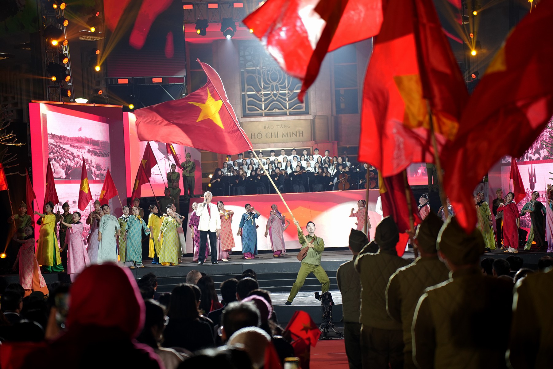 Cảm xúc lắng đọng tại cầu truyền hình 