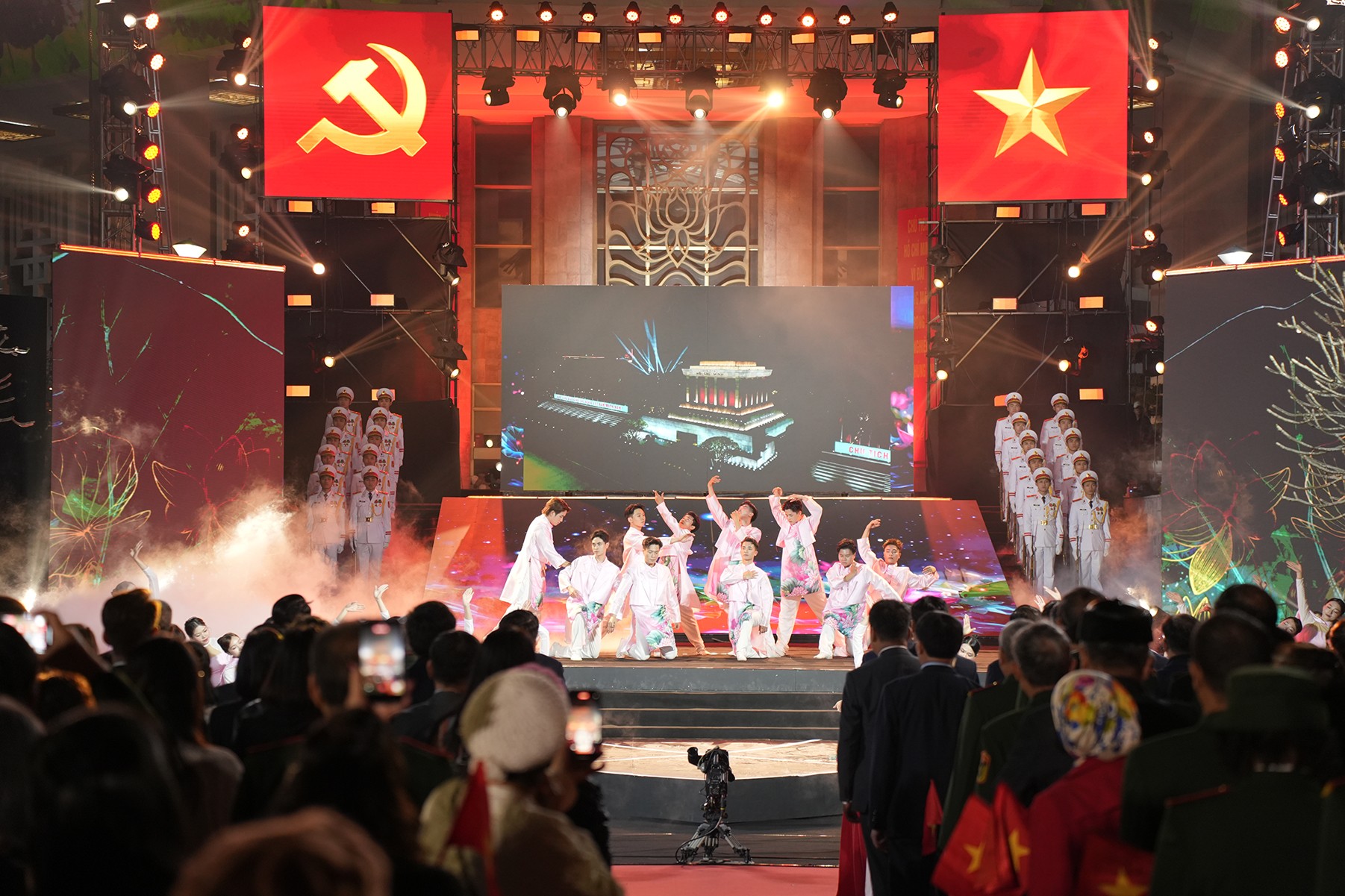 Cảm xúc lắng đọng tại cầu truyền hình 