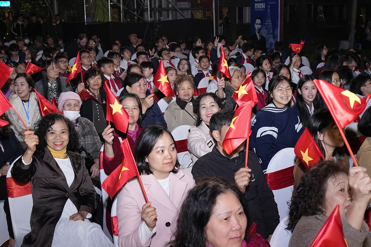 Cảm xúc lắng đọng tại cầu truyền hình Hai tay xây dựng một sơn Cảm xúc lắng đọng tại cầu truyền hình Hai tay xây dựng một sơn