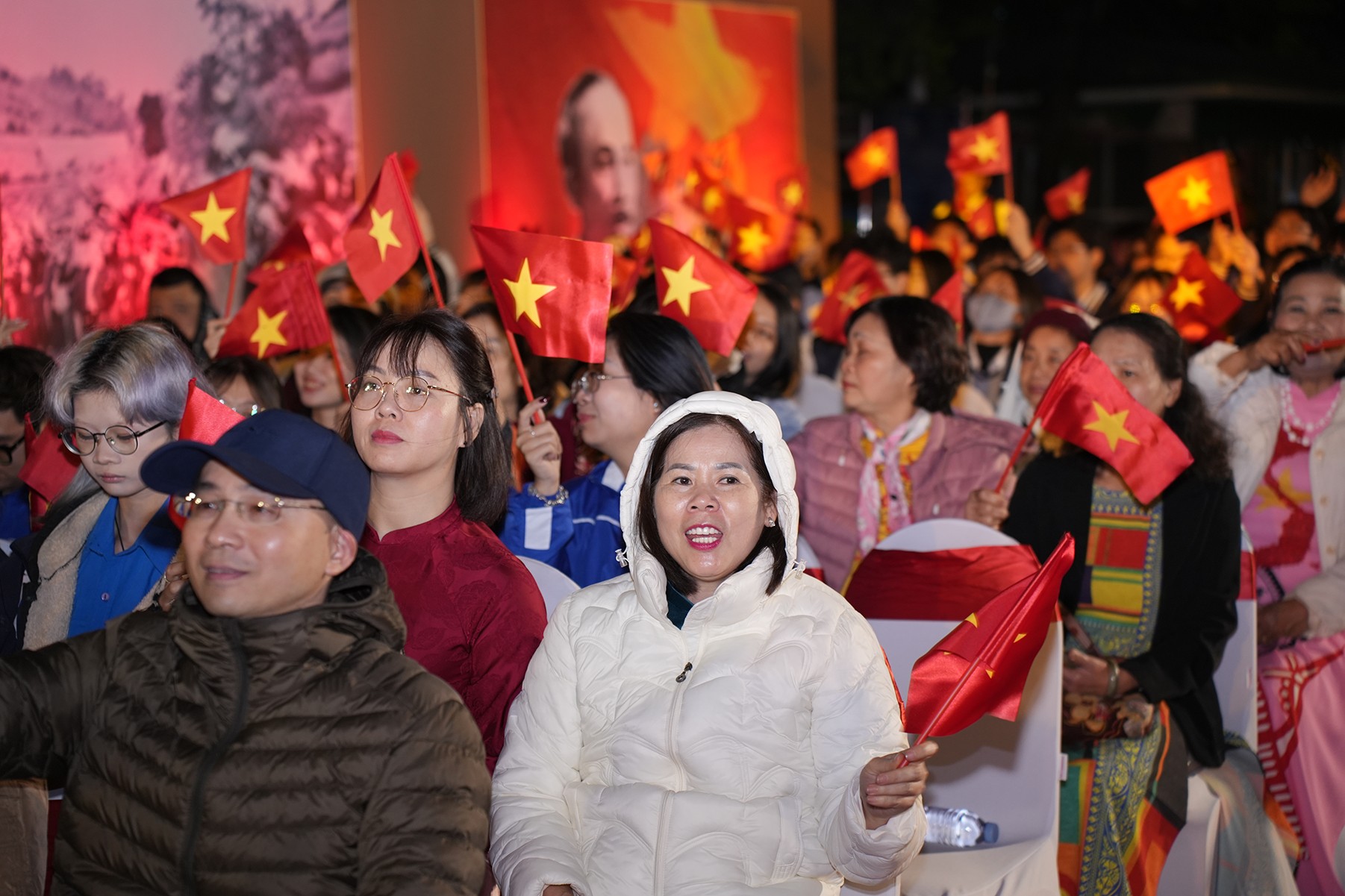 Cảm xúc lắng đọng tại cầu truyền hình Hai tay xây dựng một sơn Cảm xúc lắng đọng tại cầu truyền hình Hai tay xây dựng một sơn