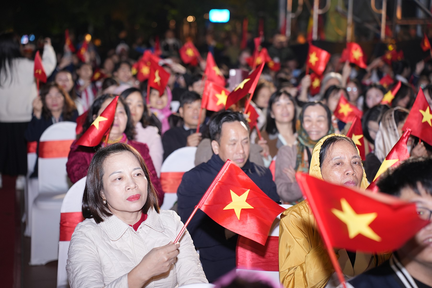 Cảm xúc lắng đọng tại cầu truyền hình Hai tay xây dựng một sơn Cảm xúc lắng đọng tại cầu truyền hình Hai tay xây dựng một sơn