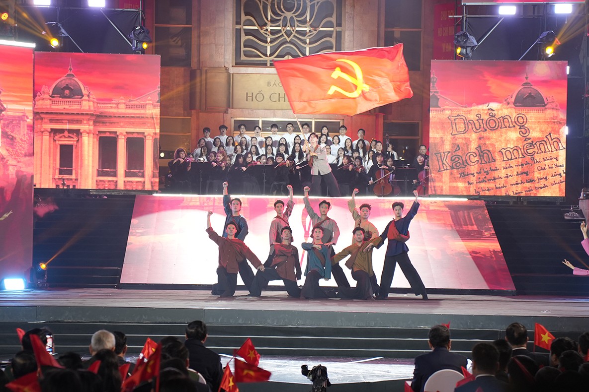 Cảm xúc lắng đọng tại cầu truyền hình 