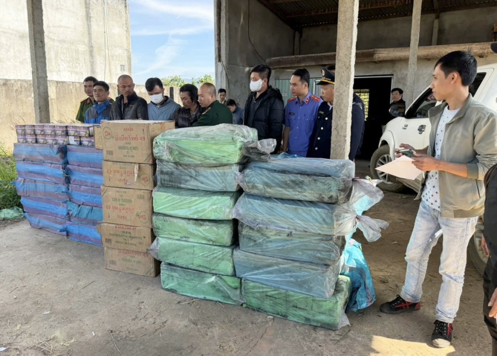 Quảng Ngãi: Bắt quả tang đối tượng vận chuyển hơn 2 tấn pháo lậu Quảng Ngãi: Bắt quả tang đối tượng vận chuyển hơn 2 tấn pháo lậu