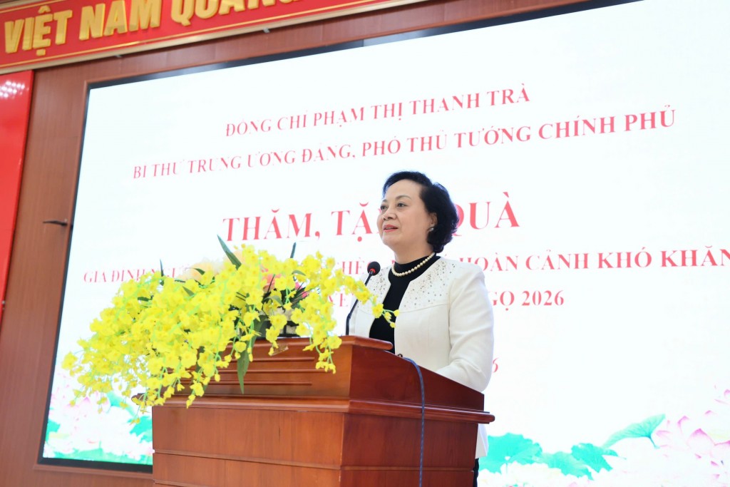 Phó Thủ tướng Phạm Thị Thanh Trà bày tỏ niềm vui về xã Vạn An trong thời điểm đặc biệt khi Đại hội XIV của Đảng vừa kết thúc rất thành công, cùng với mùa xuân mới đang về - Ảnh: VGP/Thu Giang