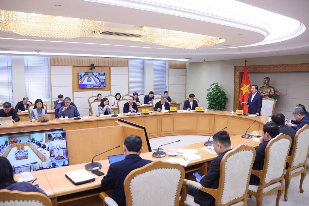 Về chính sách đầu tư, Phó Thủ tướng yêu cầu xây dựng nguyên tắc và tiêu chí lựa chọn dự án đáp ứng yêu cầu về công nghệ mới, tái cơ cấu khai thác hải sản, chuyển đổi nghề nghiệp, chế biến sâu, bảo vệ môi trường - Ảnh: VGP/Minh Khôi Về chính sách đầu tư, Phó Thủ tướng yêu cầu xây dựng nguyên tắc và tiêu chí lựa chọn dự án đáp ứng yêu cầu về công nghệ mới, tái cơ cấu khai thác hải sản, chuyển đổi nghề nghiệp, chế biến sâu, bảo vệ môi trường - Ảnh: VGP/Minh Khôi