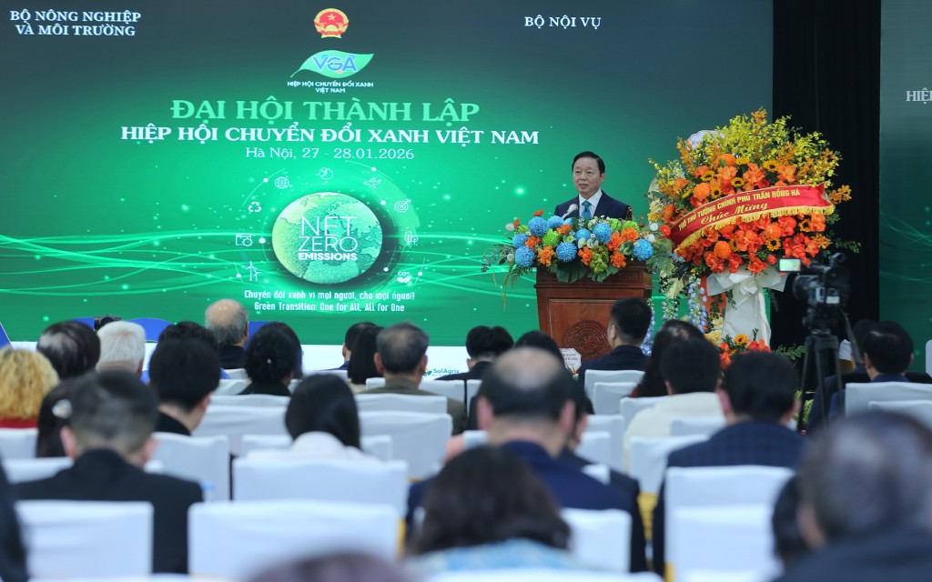 Phó Thủ tướng nhấn mạnh, chuyển đổi xanh và chuyển đổi số là con đường để các nước đi sau như Việt Nam xác lập tự cường, tự chủ - Ảnh: VGP/Minh Khôi