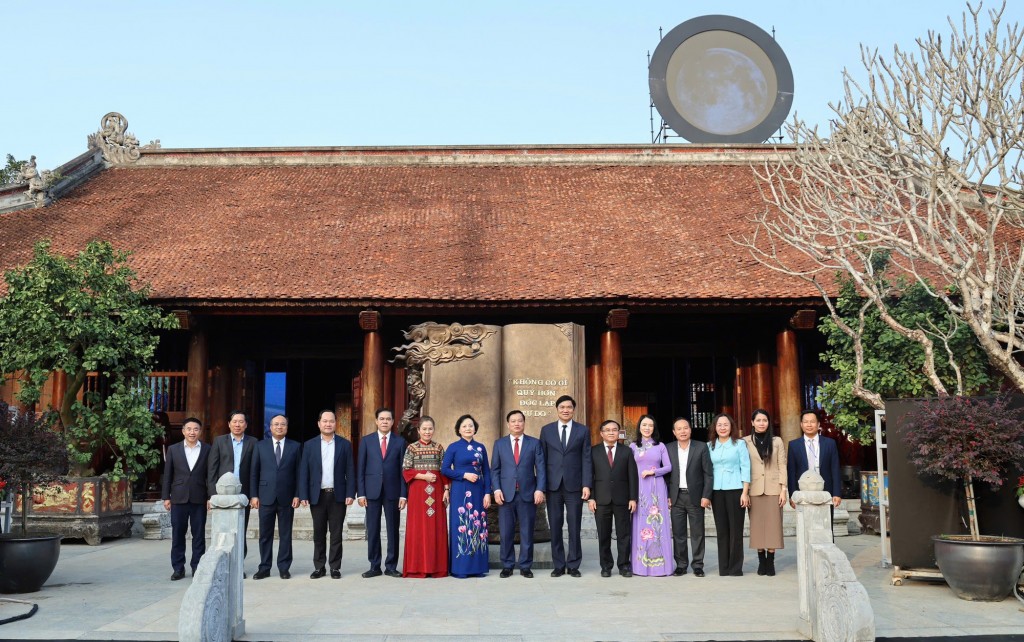 Phó Thủ tướng Phạm Thị Thanh Trà và các đại biểu chụp ảnh lưu niệm - Ảnh: VGP/Thu Giang