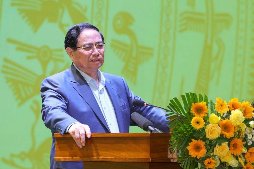 Thủ tướng Chính phủ chỉ đạo xây dựng logo, bộ nhận diện, website của Hội nghị đảm bảo dễ nhận diện, hấp dẫn, lôi cuốn, vừa mang tính dân tộc vừa mang tính thời đại - Ảnh: VGP/Nhật Bắc Thủ tướng Chính phủ chỉ đạo xây dựng logo, bộ nhận diện, website của Hội nghị đảm bảo dễ nhận diện, hấp dẫn, lôi cuốn, vừa mang tính dân tộc vừa mang tính thời đại - Ảnh: VGP/Nhật Bắc