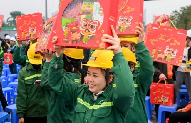 Báo Nhân Dân "Xây Tết" cho hơn 1.100 công nhân xây dựng