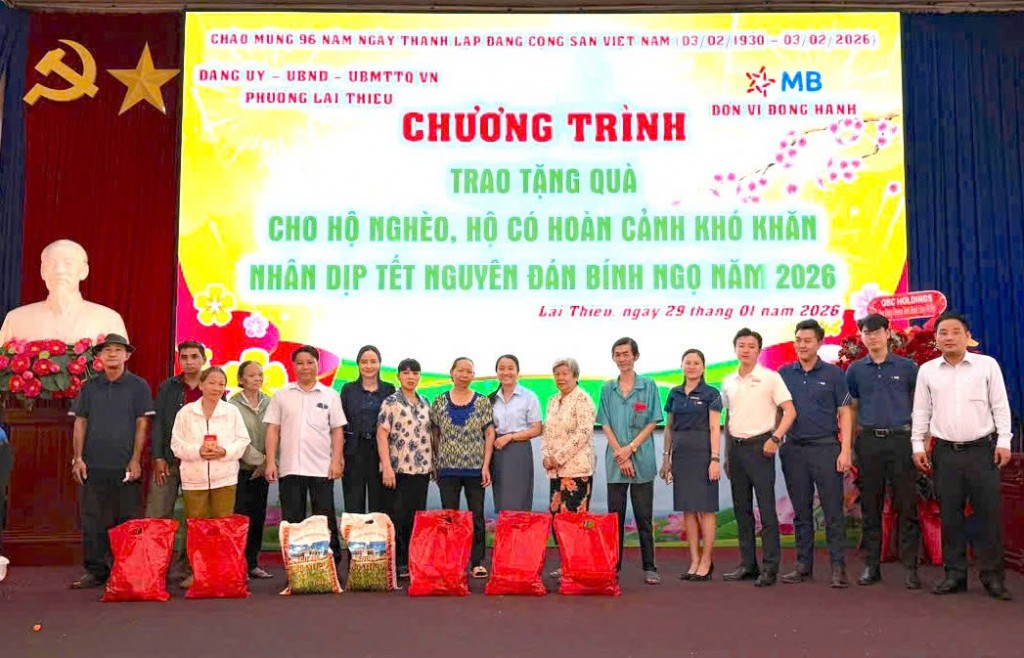 Lãnh đạo phường Lái Thiêu trao quà Tết cho các hộ gia đình có hoàn cảnh khó khăn nhân dịp Tết Nguyên đán Bính Ngọ 2026. Lãnh đạo phường Lái Thiêu trao quà Tết cho các hộ gia đình có hoàn cảnh khó khăn nhân dịp Tết Nguyên đán Bính Ngọ 2026.