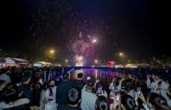 Ninh Bình chào đón năm Bính Ngọ bằng đại tiệc nghệ thuật và pháo hoa rực rỡ