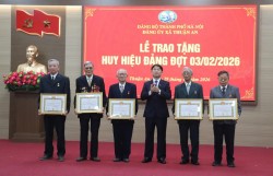 Xã Thuận An trao tặng 49 Huy hiệu Đảng đợt 3/2/2026