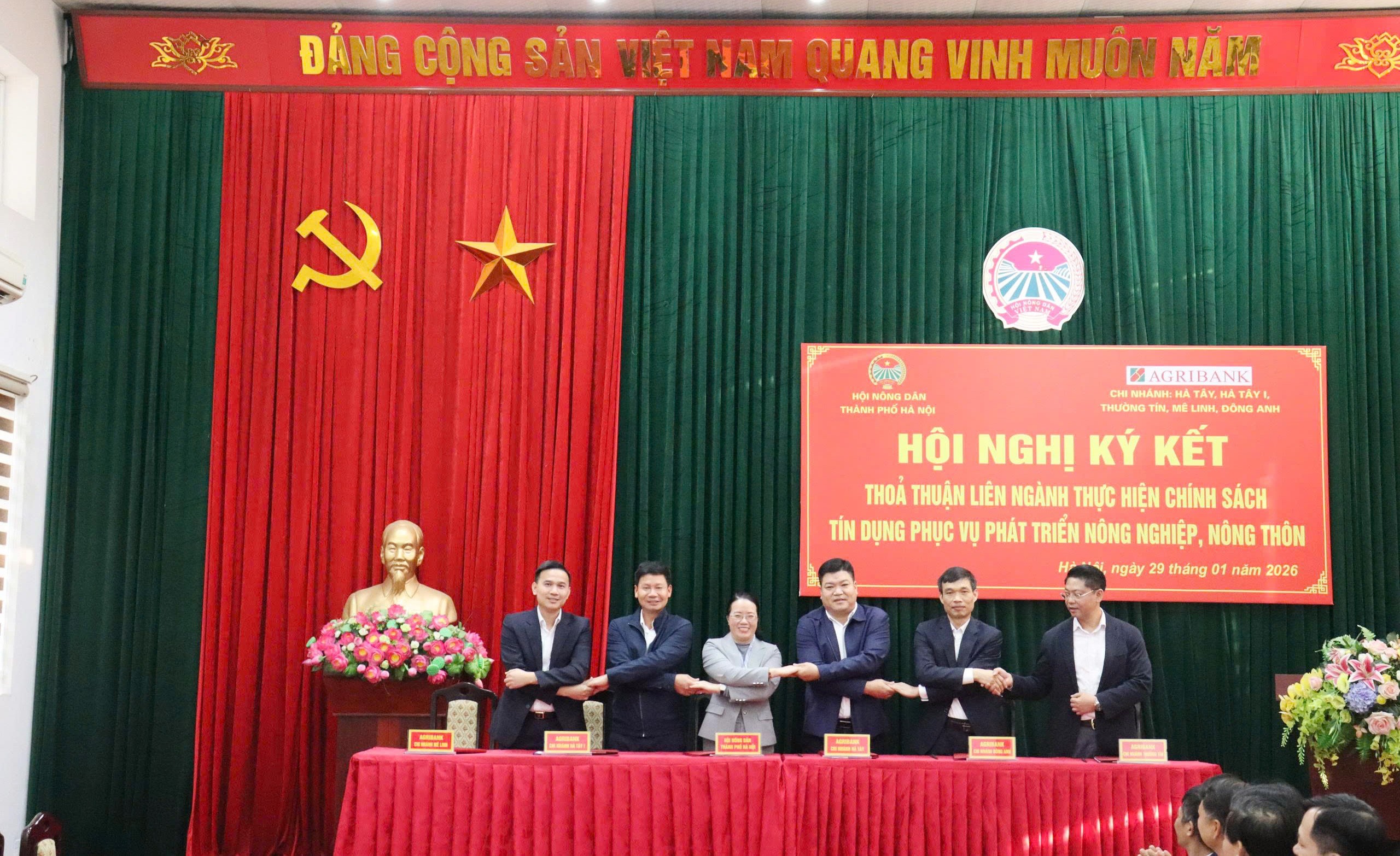 Phối hợp hỗ trợ nông dân tiếp cận vốn phát triển sản xuất Phối hợp hỗ trợ nông dân tiếp cận vốn phát triển sản xuất