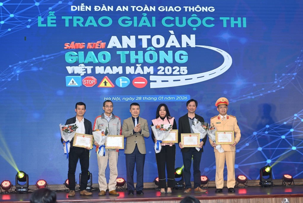 Lễ trao giải Chương trình Sáng kiến an toàn giao thông Việt Nam 2025