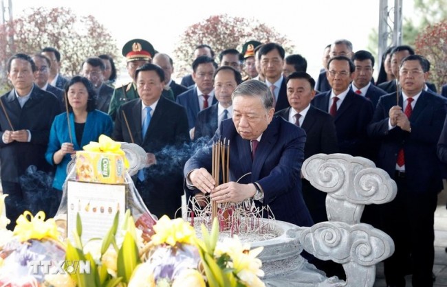 Tổng Bí thư Tô Lâm dâng hương tưởng niệm các Tổng Bí thư Trần Phú và Hà Huy Tập