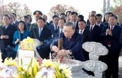 Tổng Bí thư Tô Lâm dâng hương tưởng niệm các Tổng Bí thư Trần Phú và Hà Huy Tập