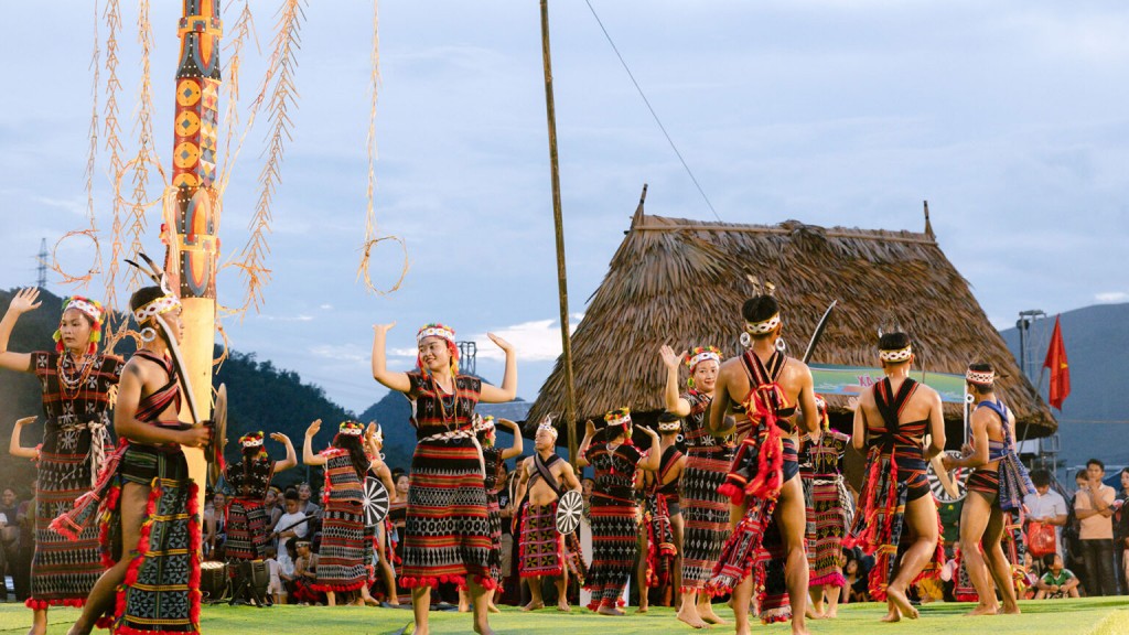Sản phẩm du lịch độc đáo múa Tung tung da dá của người Cơ Tu tại khu vực miền núi phía Tây TP Đà Nẵng