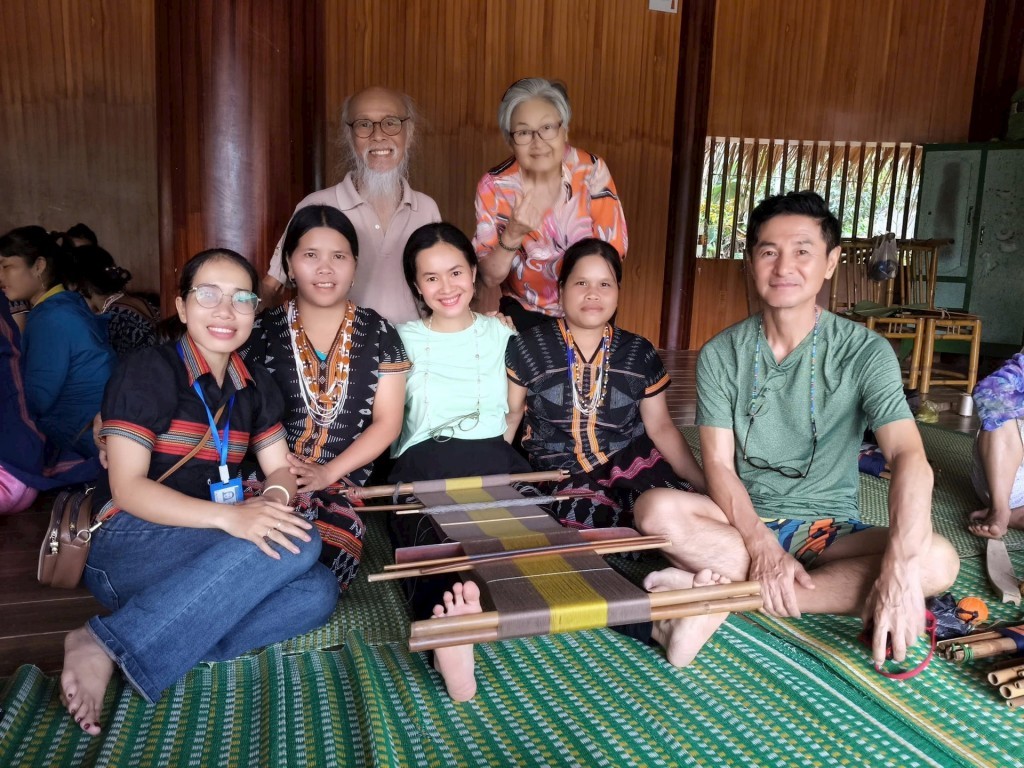 Các làng du lịch cộng đồng như Bhơ Hôồng đã hình thành và phát triển thu hút du khách gần xa