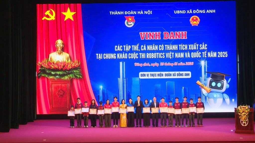 Đông Anh là địa phương duy nhất của Hà Nội tổ chức thi Robotics cấp cơ sở, với sự tham gia của 44 đội thi xuất sắc đến từ gần 20 trường học.