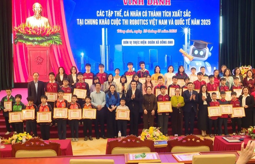 Đông Anh vinh danh tập thể, cá nhân xuất sắc tại đấu trường Robotics
