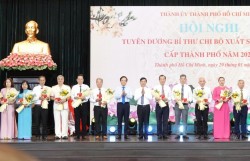 Vinh danh 233 hạt nhân chính trị tại cơ sở giỏi việc nước, đảm việc nhà